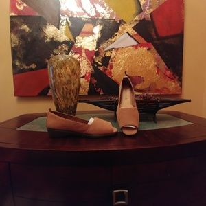 9.5 Hushpuppy sandals